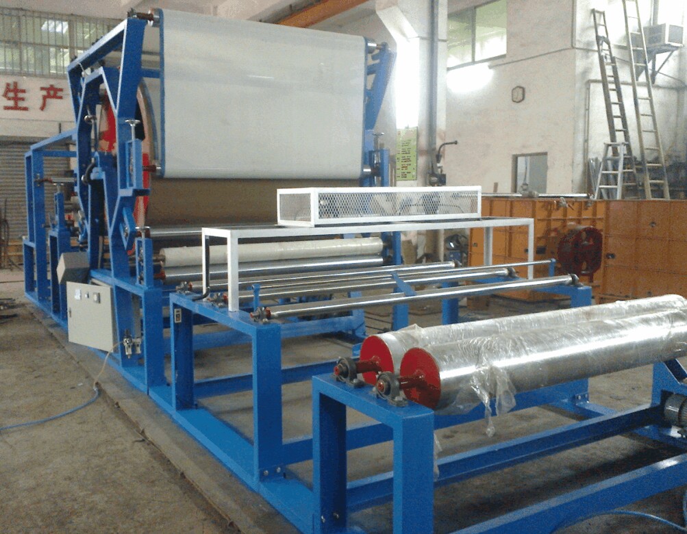 昨日又與印尼客戶簽訂兩臺橫式網(wǎng)帶貼合機(jī)