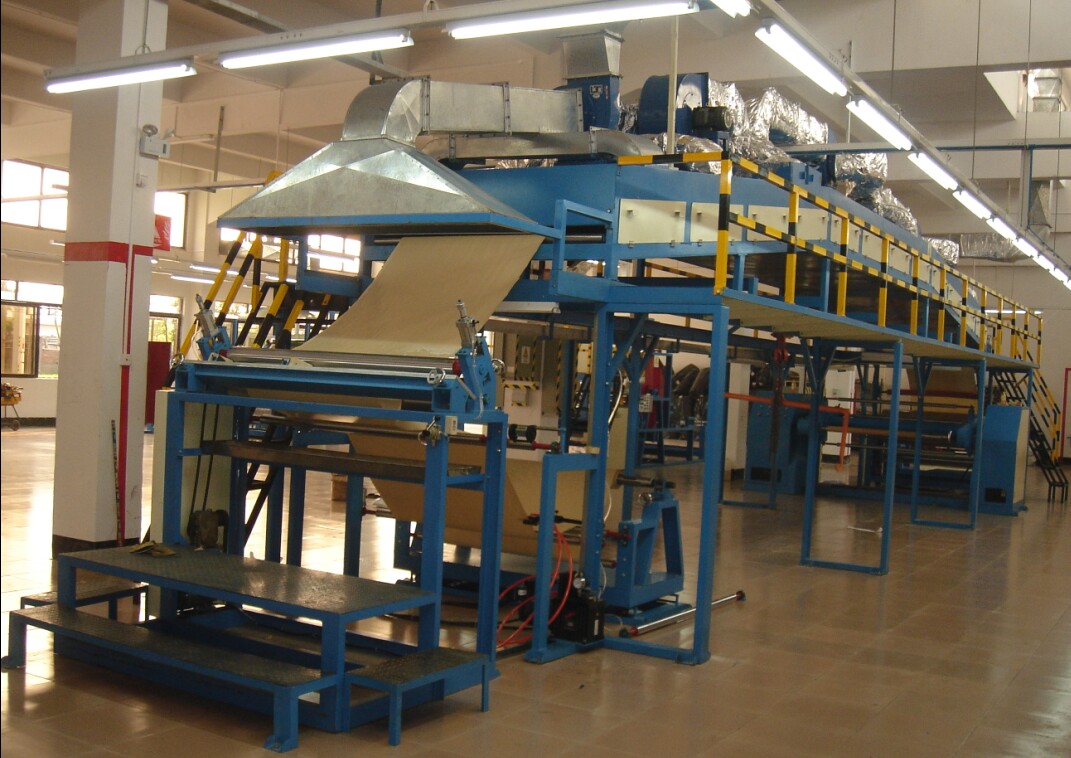 賜昌鞋廠現(xiàn)場(chǎng)不干膠自粘機(jī)、鞋材貼合機(jī)、強(qiáng)力膠貼合機(jī)、布料貼合機(jī)、泡綿貼合機(jī)、EVA貼合機(jī)