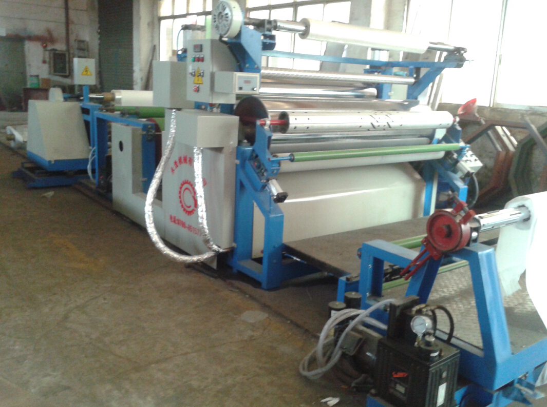 真皮超纖PUR熱熔膠復(fù)合機(jī)有何特性？