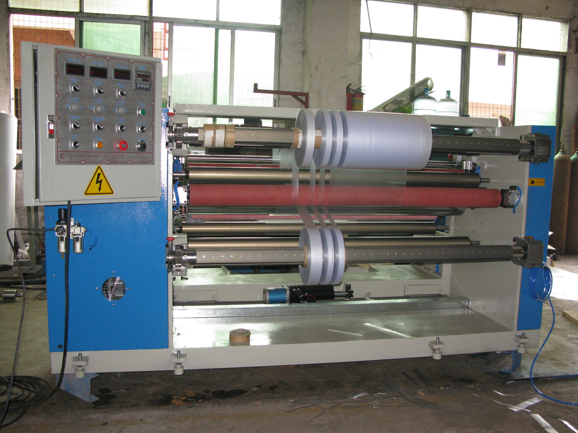 分切機(jī)是什么 ？分切機(jī)的工作原理