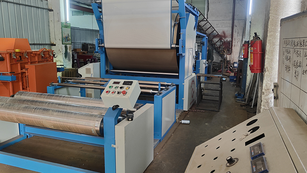 雙膠槽網(wǎng)帶的復(fù)合機具有哪些主要特點？